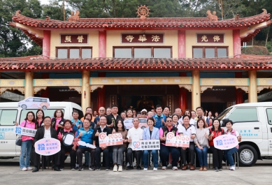 中寮法華寺、花壇奉天宮捐贈兩輛復康巴士　許淑華縣長頒感謝狀答謝