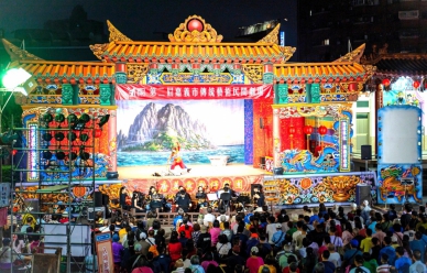 嘉義市廟埕傳統劇場 唐美雲歌仔戲團精湛演出震撼全場 明華園總團文化廣場接棒登場 場場座無虛席！