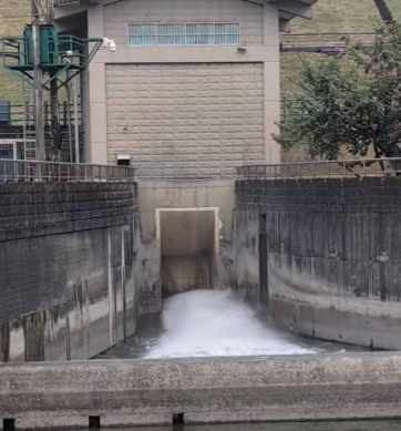 鳳凰颱風來襲高雄阿公店水庫洩洪4區警戒