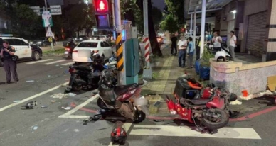 老翁駕車肇事釀1死8傷