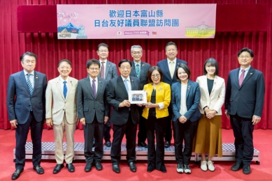 日本富山縣議會議員訪高市議會深化港灣與觀光合作