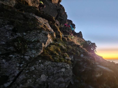 女山友失溫受困3千公尺絕壁陸空救援平安救下山