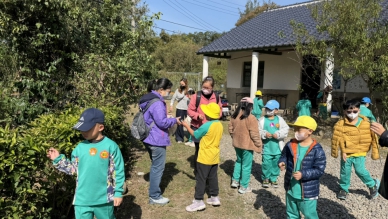福德國小師生前往苗栗「裡山塾」基地，進行深度移地教學。（照片福德提供）