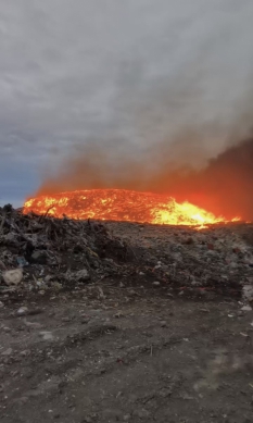 垃圾山燒成火焰山｜猛火烈焰、氣勢驚人，美崙華東垃圾場惡火衝天，遠處可見！