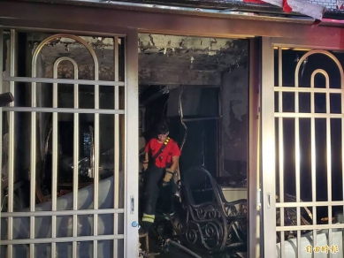 高雄鳳山火警 2人送醫