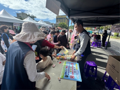 臺東縣警察局少年隊｜至國際身心障礙者日公益園遊會設攤宣導