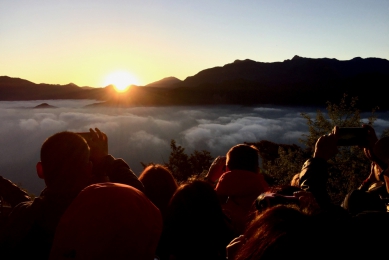 阿里山森林遊樂區迎接元旦第一道曙光  日出印象音樂會迎賓  林鐵觀日列車自12月10日起開始預售