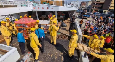 高雄「三山」媽祖首度合體數萬信眾共襄盛舉遶境