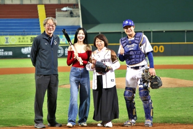 2025年亞洲冬季棒球聯盟冠亞軍賽 嘉義市長黃敏惠受邀開球 全場熱血沸騰！