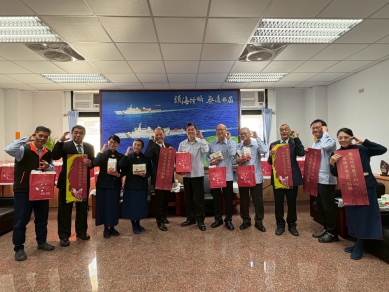 全力投入光復救災勞苦功高｜慈濟慈善事業基金會致贈慰問品表達誠摯的關懷與敬意