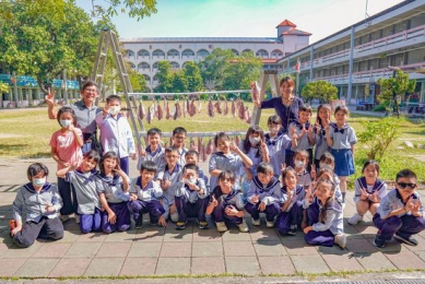 林園國小連結在地飲食文化讓學生體驗料理魚類手作「一夜干」