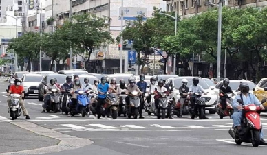 高雄市機車族轉乘其他運具不到5％ 六都倒數第二