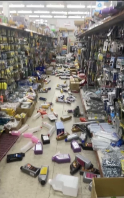 災情乍現｜芮氏規模6.1地震，臺東大賣場、超商物品掉滿地！