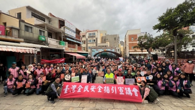 「臺灣全民安全指引」天后宮宣講　陳光復籲落實防災避難知識  季連成在宣講中強調「居安思危」的核心精神，並指出提升全民安全意識是守護家園的根本。他以花蓮救災經驗及日前台北維安事件為戒，指出政府雖能迅速動員志工與國軍，但民眾仍需掌握「避災與離災」的主動權，如落實「垂直避難」觀念及善用警政服務系統。他呼籲每位公民應將手冊內容轉化為實際行動與實力，強調唯有做好充足準備，方能產生強大嚇阻力並確保真正的和平。