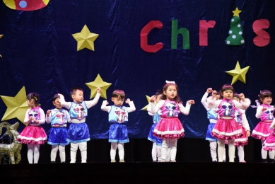 馬幼聖誕表演熱力登場 陳光復親臨祝福  陳光復表示，馬幼幼兒園在地深耕已超過80載，目前有147位小朋友在老師的細心教導下成長。馬幼是由馬公基督長老教會附設，核心精神即是「愛」，他期許孩子們從小在傳揚愛的信仰與基礎中，將關懷與善意化為前行的力量，讓智慧、身量與愛心一同成長。