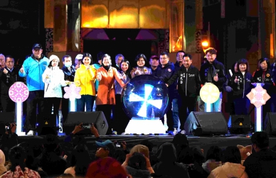 雲林斗六2026圓環元旦晚會熱鬧登場 120攤市集齊聚 15度低溫不減民眾追星熱情 玖壹壹等藝人歡唱擠爆全場！