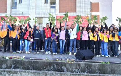 雲林縣宏宇關懷協會推動關懷弱勢善行 結合林岳璋議員服務處舉辦拔蘿蔔做公益活動 場面溫馨歡樂！