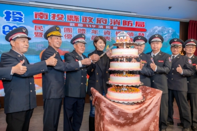 消防局歡慶119消防節暨民力團體表揚　許縣長親自頒獎致謝