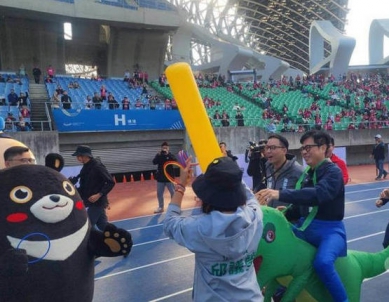 民進黨高雄市長初選黃金週末「接棒」話題引討論