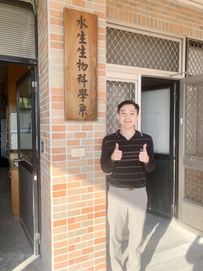 從重修生到外交特考西班牙文組榜首  嘉大水生系碩士徐子鈞派駐巴拉圭役男期間  勤學西班牙文  走出一條不一樣的路