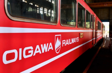 阿里山林鐵 ×日本大井川鐵道締結40週年慶 阿里山號4節車廂機組特色塗裝  1月23日啟航