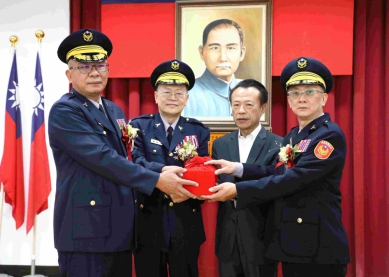 嘉義縣警察局長古瑞麟接任 縣長翁章梁佈達並見證交接 感謝原局長李權哲任內辛苦付出 期勉古局長為治安維護注入新氣象！