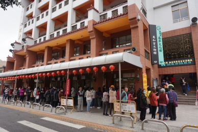 一燈能除千年暗 萬和宮今天受理安燈 董事長蕭清杰祝鄉親闔家安康