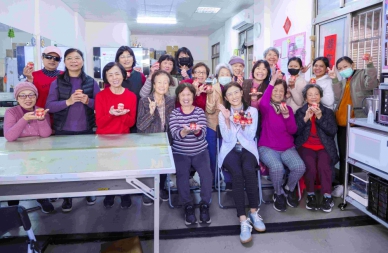 成大醫院雲林斗六分院推高纖、低卡「中式馬芬:五彩高纖發糕」 營養師教民眾過年安心吃！