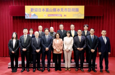 日本冰見市長一行拜訪高雄市議會