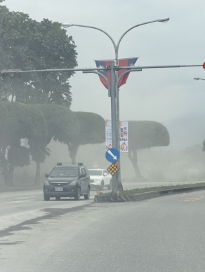 鳳林鎮公所：台九線鳳林段揚塵、淤泥已快變成「公路殺人場」｜懇請水利署、公路局正視！