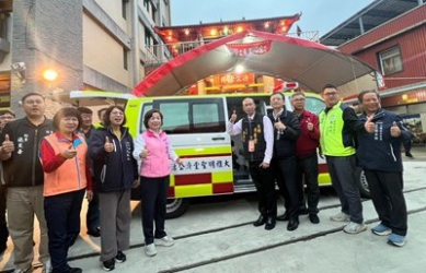 善行傳愛 大雅明聖堂募集經費捐贈救護車 中市消防局副局長楊元吉：感謝信眾 市民 義舉溫暖人心