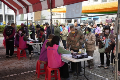 寒冬送暖愛不停歇！南投市公所媒合民間企業發放500份愛心物資