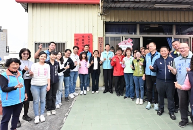 員林南興社區關懷據點成立,王縣長等人揭牌。(照片縣府提供)