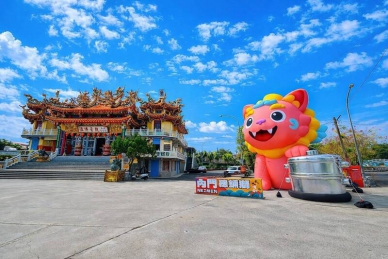 高雄內門初二呷辦桌迎賓氣偶《總鋪獅》成打卡地標