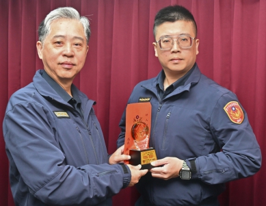 陳佳瑋開道助氣喘女送醫    吳敬田在會報上公開表揚