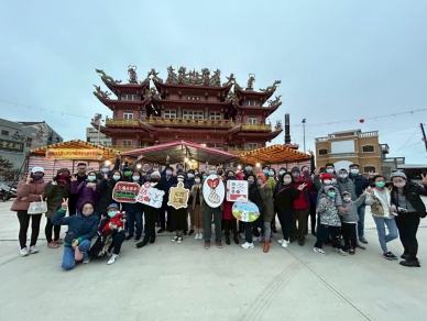 澎湖傳承百年的元宵乞龜文化，感受海島獨特且熱鬧的節慶！  澎湖年節的重頭戲「澎湖元宵訪古乞龜樂」將於元宵前後登場，各大廟宇皆擺設出最有創意的造型主題龜供信眾們祈福乞平安，例如：開臺澎湖天后宮的祈福萬斤大米龜、尖山顯濟殿的東山再起金磚米龜及烏崁靖海宮的健康菜菜龜等等……除了標誌性的平安龜，現場更有擲筊送好禮、摸彩券抽獎及各式表演活動，熱鬧非凡，皆不容錯過！