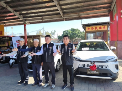 東石港口宮新春大手筆擲筊 送轎車、金媽祖、手機獎金超過三百萬