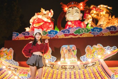 好運全收「媽祖童樂園」祈福燈組新亮點 慈濟宮贈送馬年錢母及月老姻緣繩