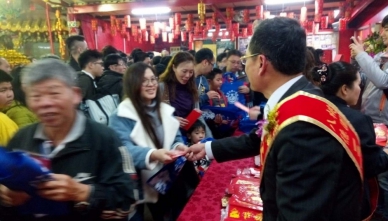 高哲翰講座教授點評「春節寺廟發紅包」政治學
