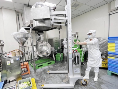 勞工「職務再設計」最高補助10萬元 工作輔具助中高齡員工變輕鬆