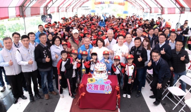 嘉義市文雅國小校慶迎大禮！ 市府跨局處跨局處合作解決步道不平、樹根突起 香榭大道通學步道完工〜