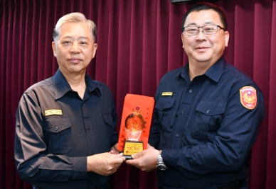 陳甲林解救尋短男子一命    吳敬田會報公開表揚稱讚