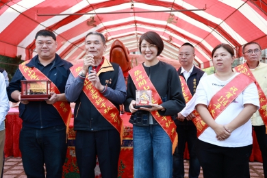 鹿谷開山廟143年聖誕28,888斤大神龜  許縣長到場團拜揭紅綵