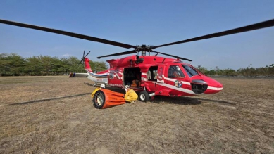 高雄美濃公墓大火出動直升機投水31次控制火勢2公頃成焦土