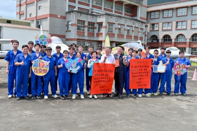 陳韋皓、張柏倫｜上騰工商勇奪飛機修護北區佳績，游淑貞貼紅榜！