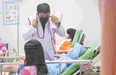 桃園平鎮國中師生南下雲林戶外教學 飯店用餐後70人身體不適就醫 衛生局已完成飯店食材、學生檢體採樣送驗 釐清原因