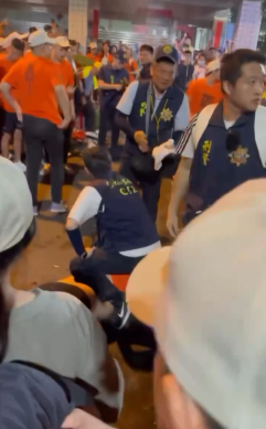 大甲媽遶境搶轎暴力，三名彰化警察受傷。（照片警方提供）