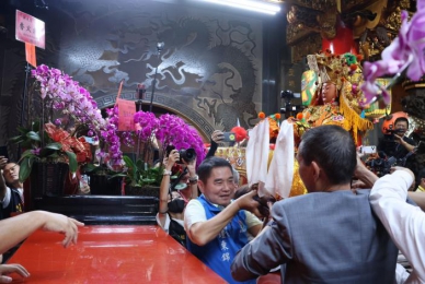 粉紅車跑 白沙屯拱天宮媽祖回鑾 縣長鍾東錦感謝各界協助及媽祖保佑