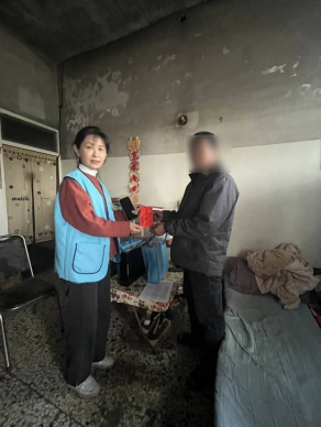 低收入戶酒駕罰鍰未繳  父女相依為命　 執行署嘉義分署轉介酒癮治療  分署長柯怡伶愛心關懷送暖