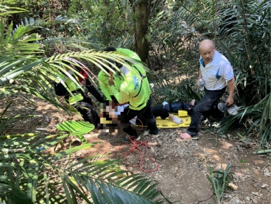 高空墜落、驚悸瞬間｜鹿野高台飛行傘起飛失敗，63歲女遊客墜落約15米邊坡骨折送醫！